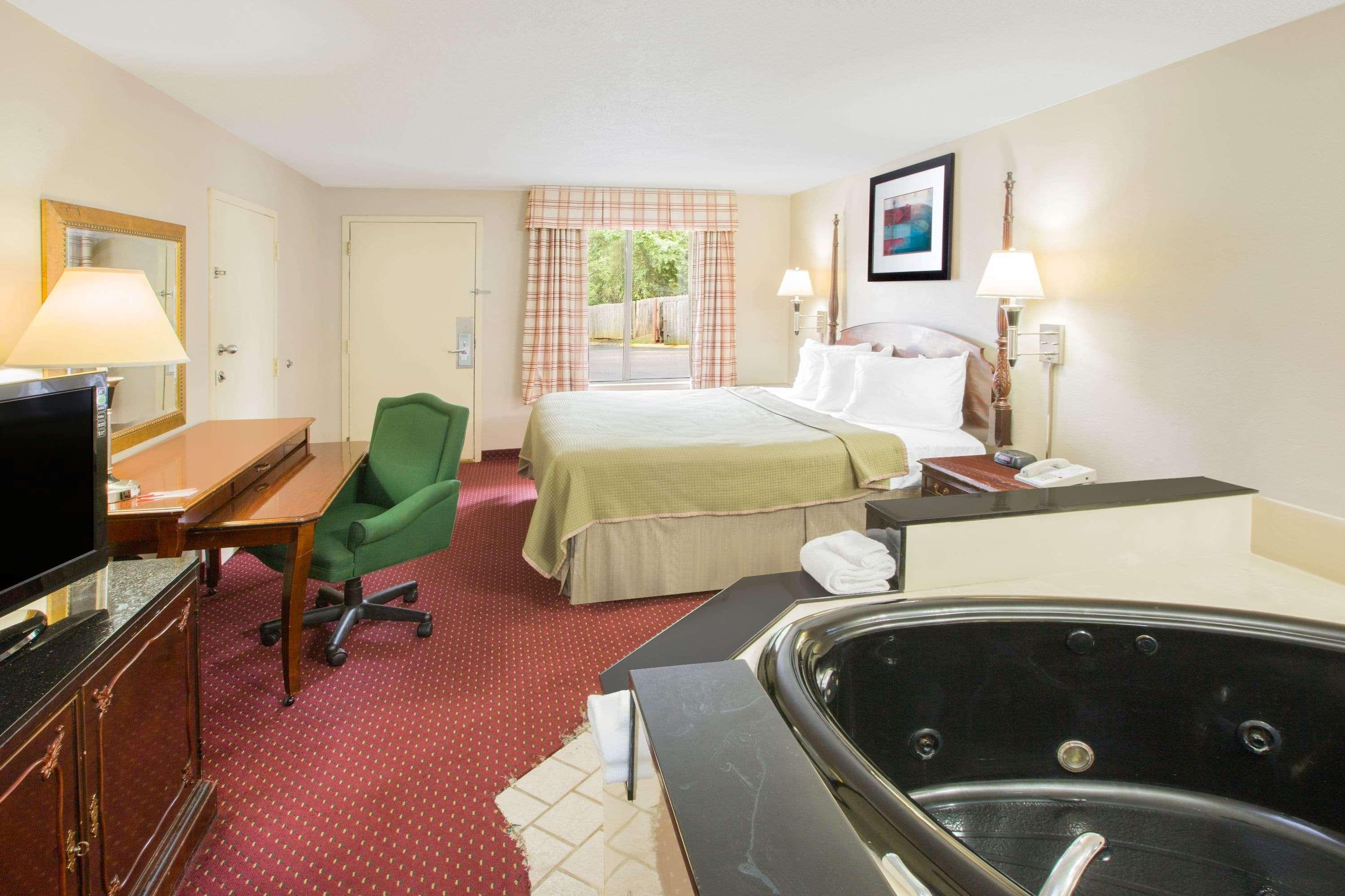 ฮาวเวิร์ด จอห์นสัน บาย วินด์แฮม โดทัน Hotel ภายนอก รูปภาพ