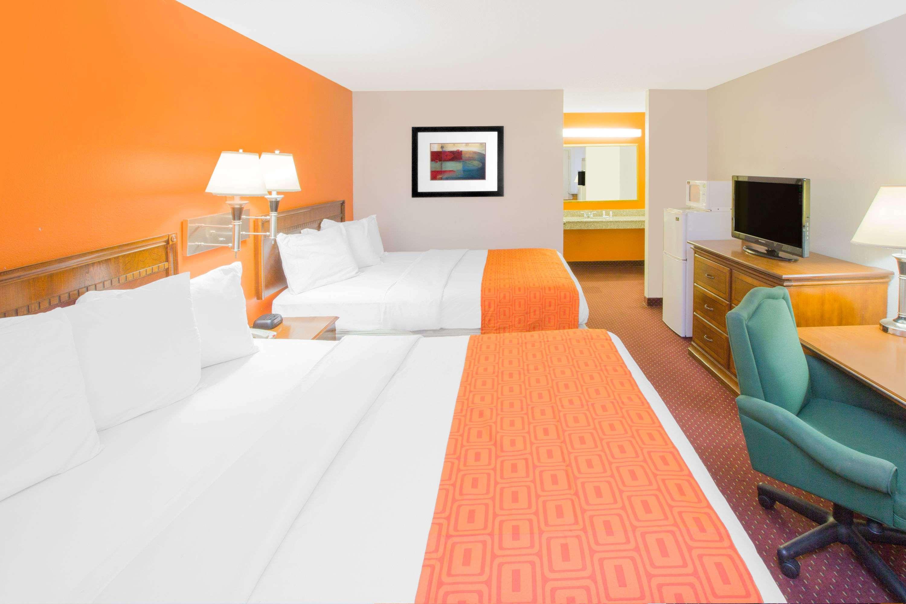 ฮาวเวิร์ด จอห์นสัน บาย วินด์แฮม โดทัน Hotel ภายนอก รูปภาพ