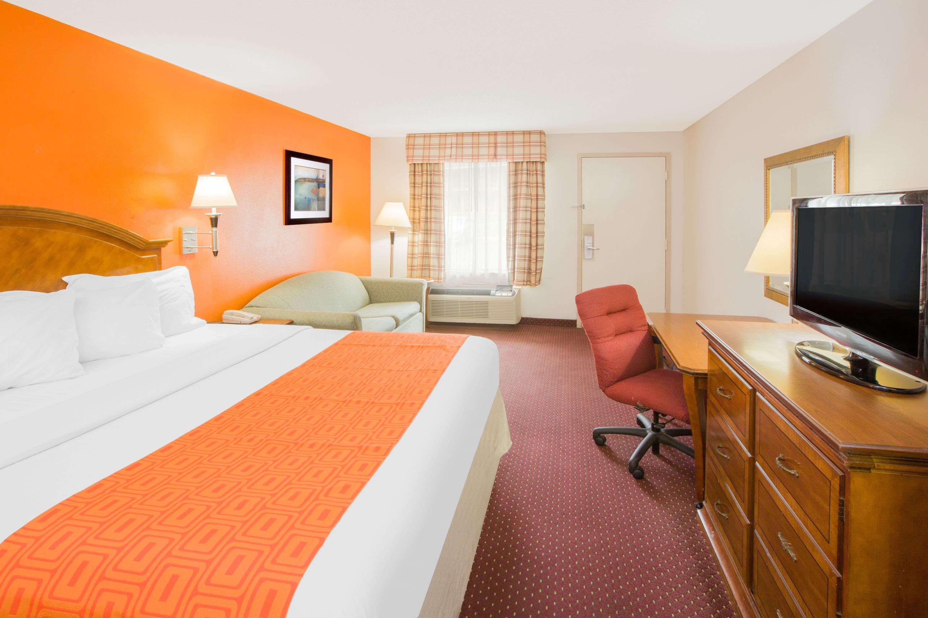 ฮาวเวิร์ด จอห์นสัน บาย วินด์แฮม โดทัน Hotel ภายนอก รูปภาพ