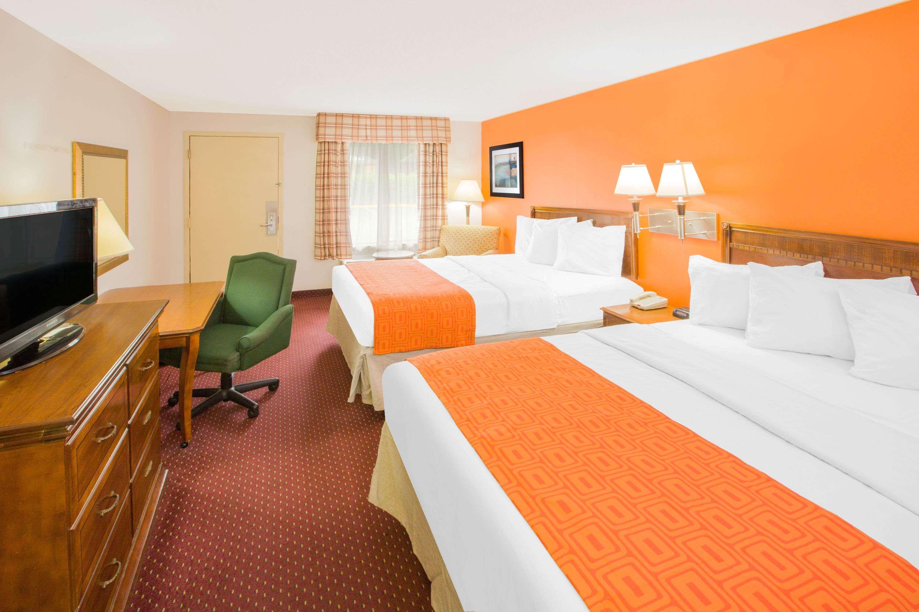 ฮาวเวิร์ด จอห์นสัน บาย วินด์แฮม โดทัน Hotel ภายนอก รูปภาพ